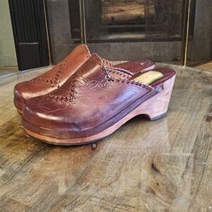 Vintage 1970s Leather Platform Clog Mules